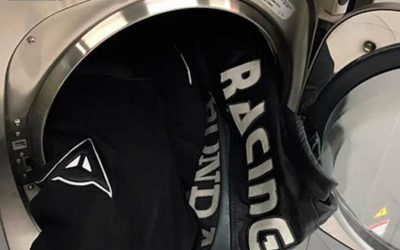 Lavar ropa moto de cordura o textil